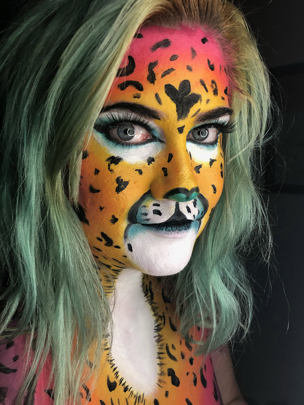 Body paint makeup artist, special fax makeup